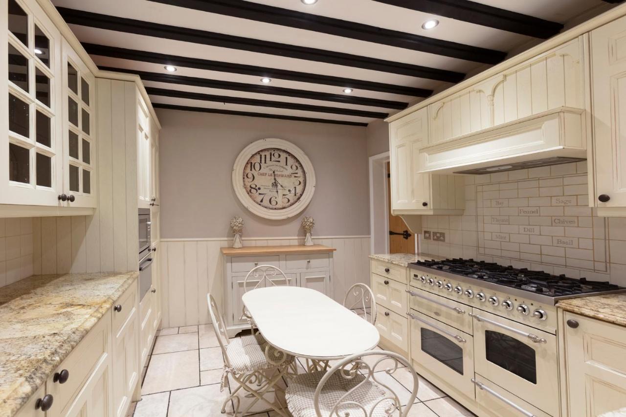 Luxury Eton House, 5 Minute Walk To Windsor Castle Villa Exterior foto